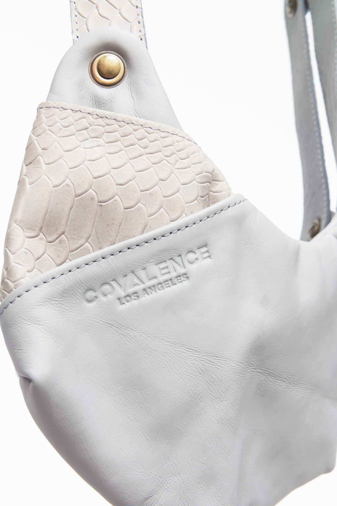 gray cobra balance bag 4.0 contrast leather, outside vertical pockets