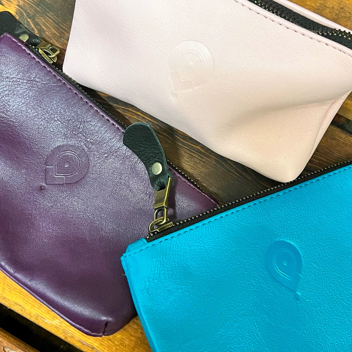 THE MANAGER : HUES